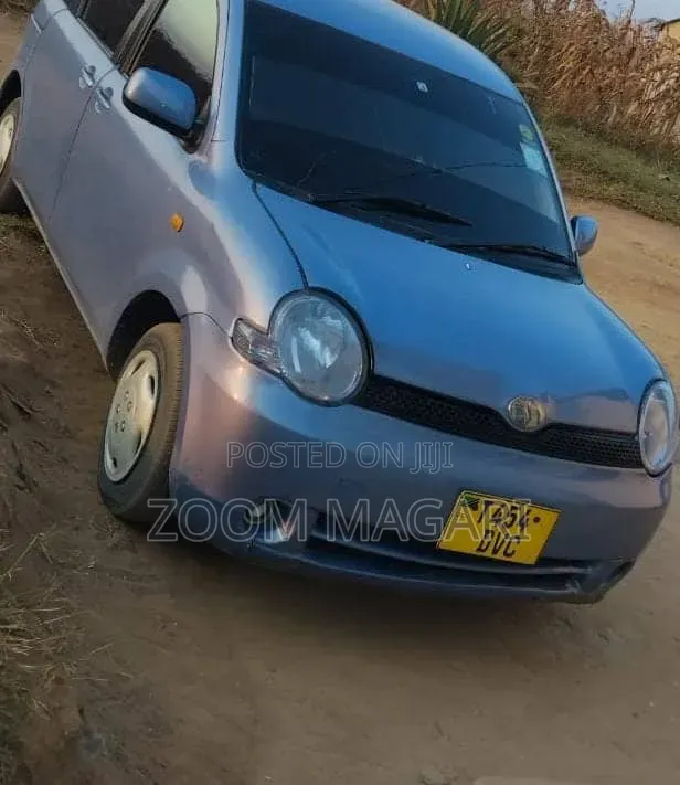 Toyota Sienta 2004 Blue