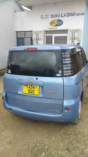Toyota Sienta 2004 Blue