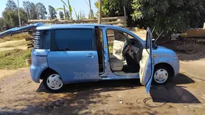 Toyota Sienta 2004 Blue