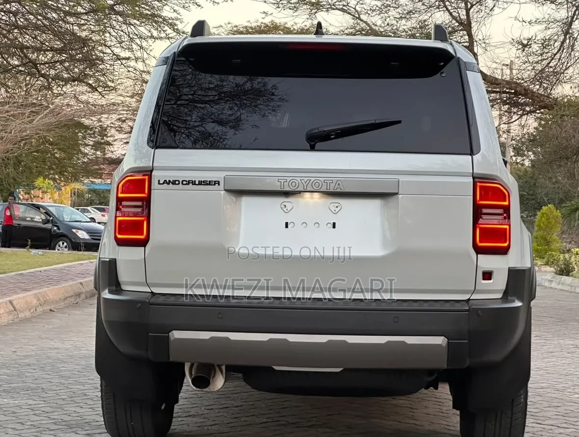 Toyota Land Cruiser Prado 2024 White