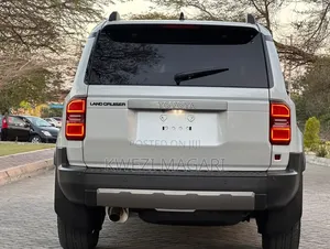 Toyota Land Cruiser Prado 2024 White