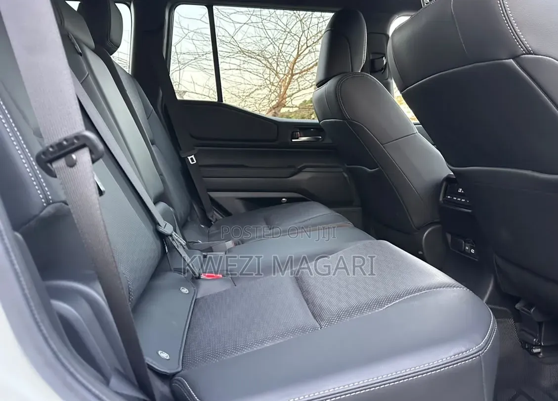 Toyota Land Cruiser Prado 2024 White