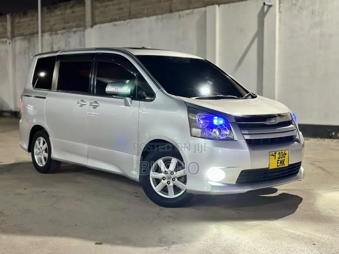 Toyota Noah 2009 Silver