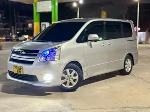 Toyota Noah 2009 Silver