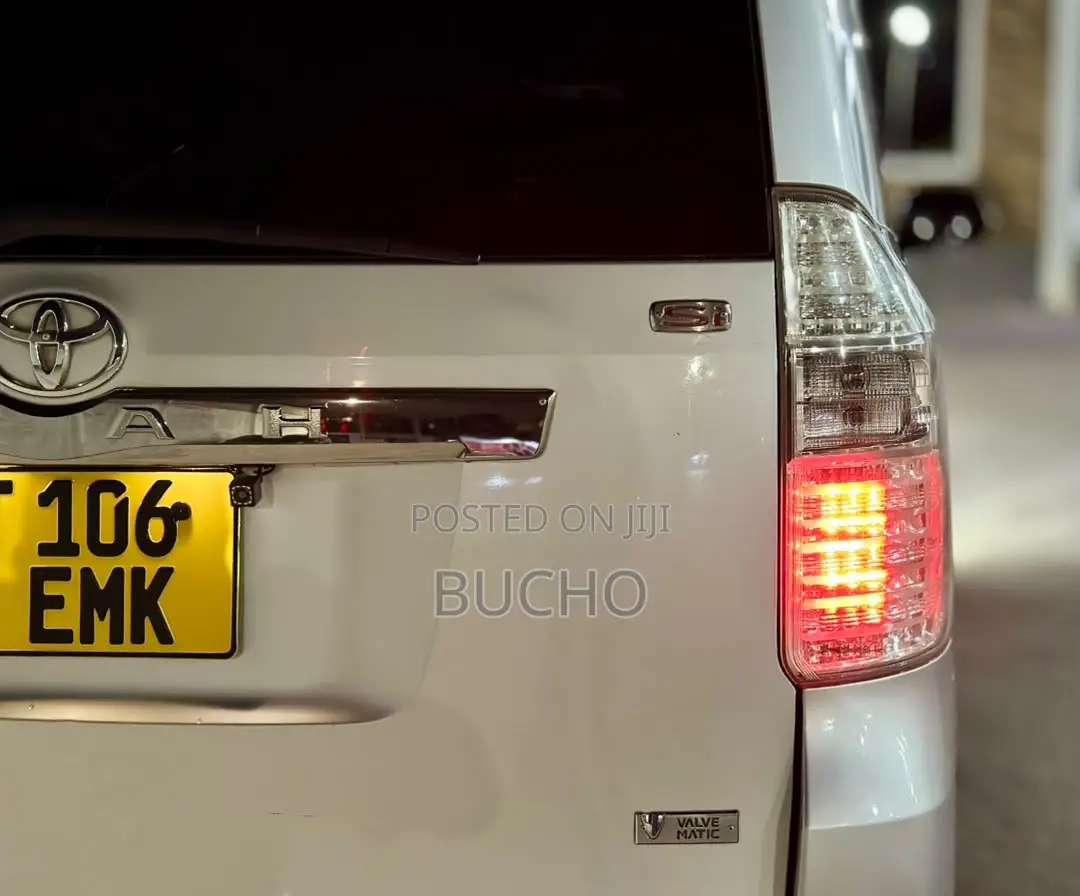 Toyota Noah 2009 Silver