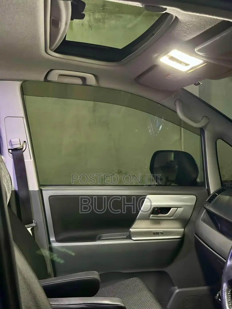 Toyota Noah 2009 Silver