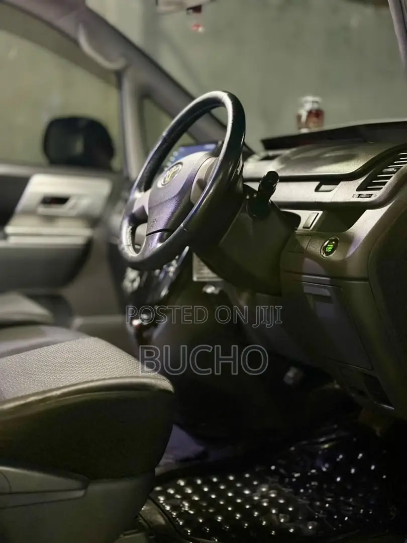 Toyota Noah 2009 Silver