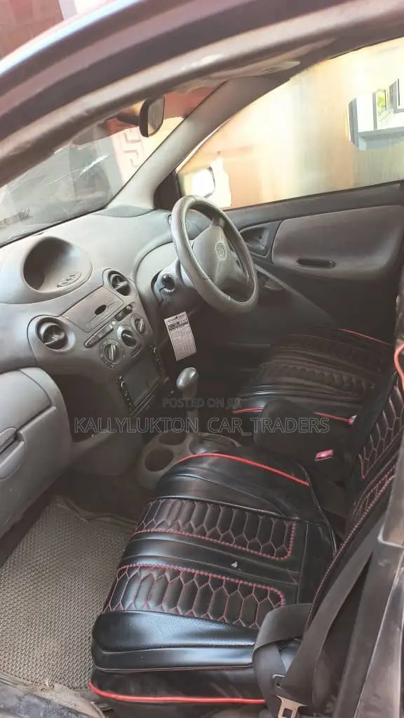 Toyota Vitz 2005 Black