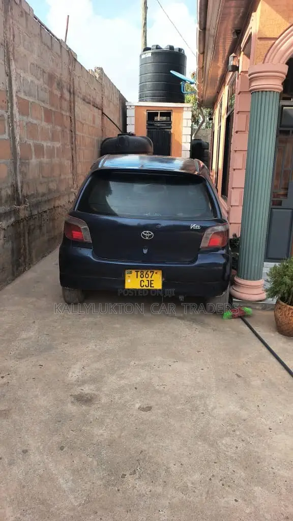 Toyota Vitz 2005 Black