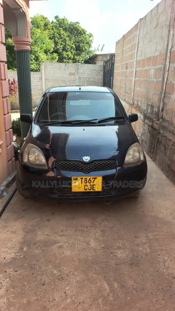 Toyota Vitz 2005 Black