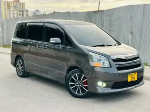 Toyota Noah 2009 Gray