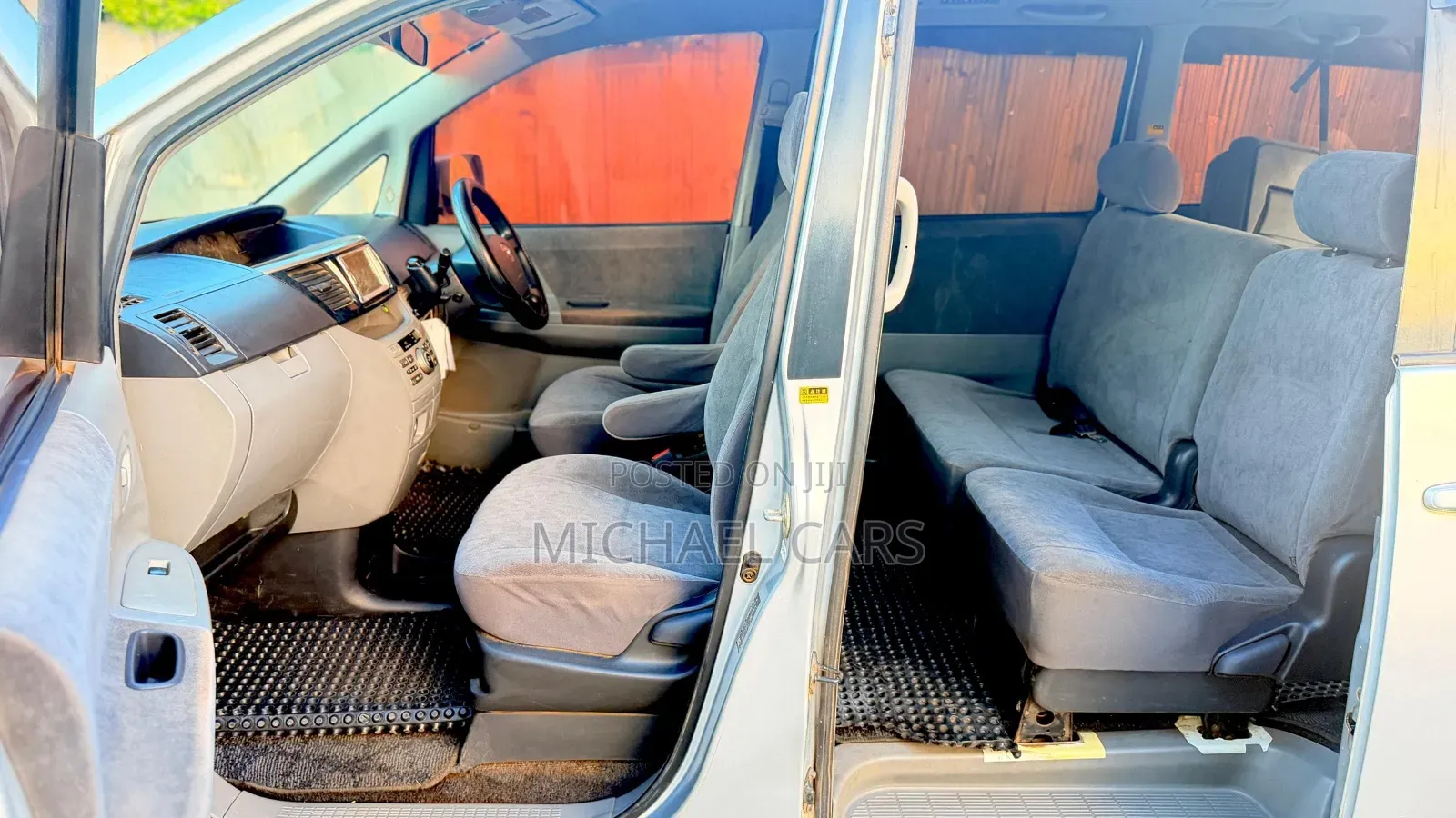 Toyota Noah 2005 Silver