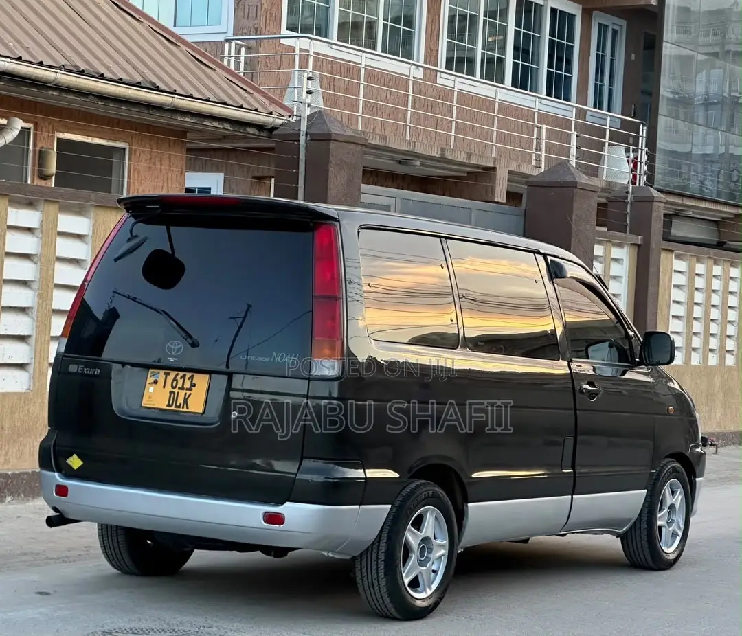 Toyota Noah 2.0 FWD (8 Seater) 2001 Black