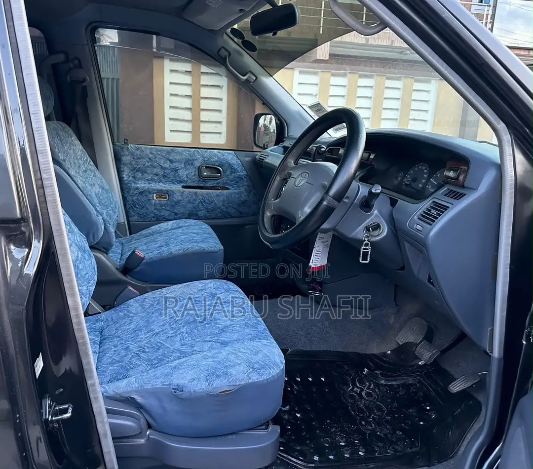 Toyota Noah 2.0 FWD (8 Seater) 2001 Black
