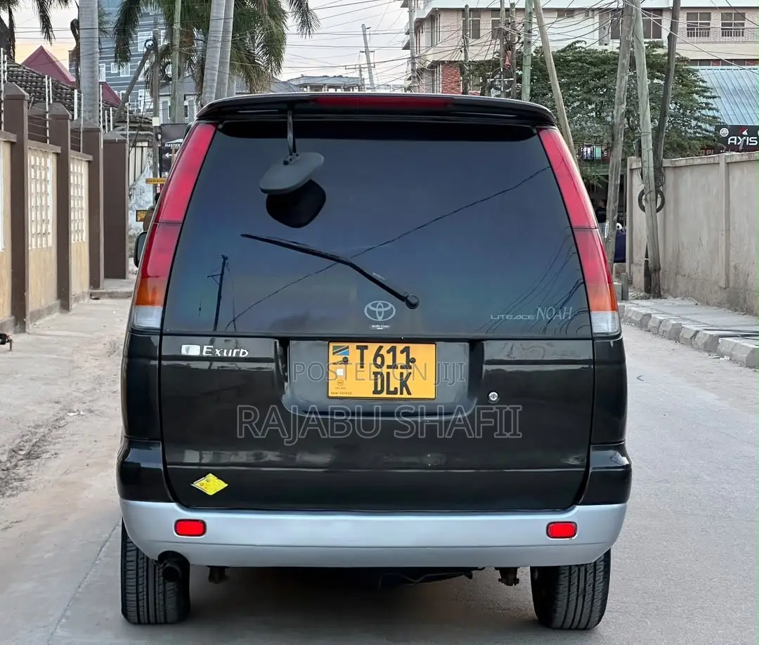 Toyota Noah 2.0 FWD (8 Seater) 2001 Black