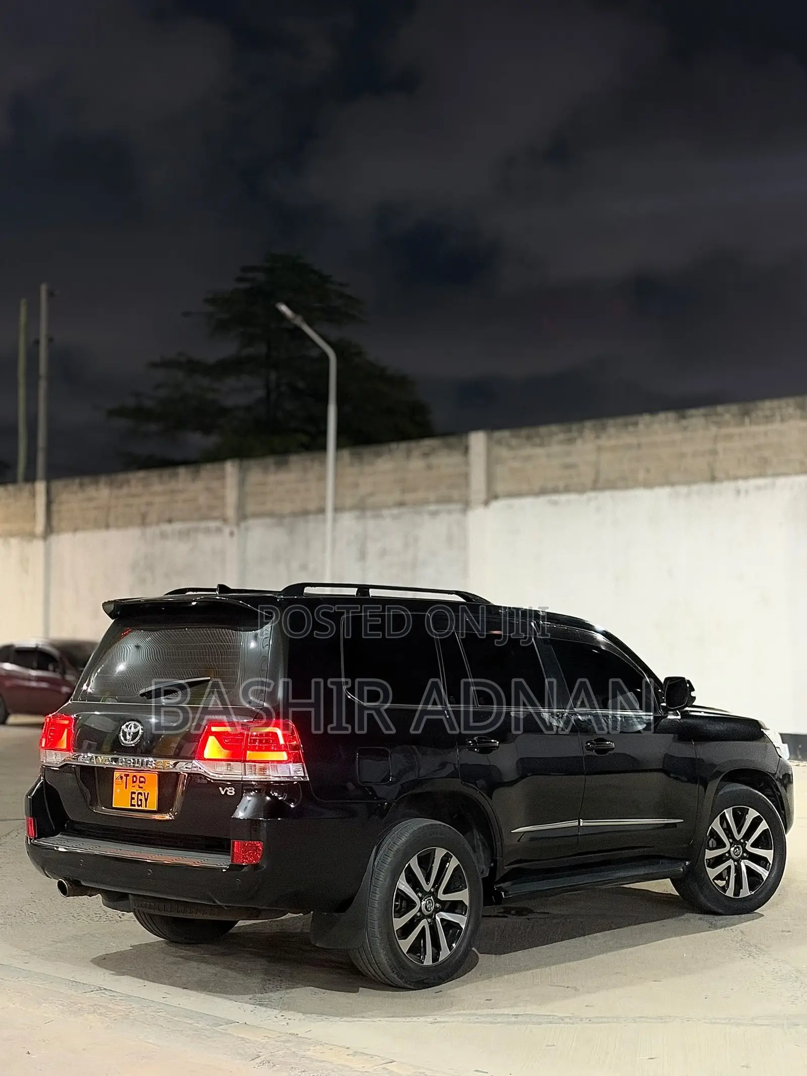 Toyota Land Cruiser 4.6 V8 AX 2017 Matt Black
