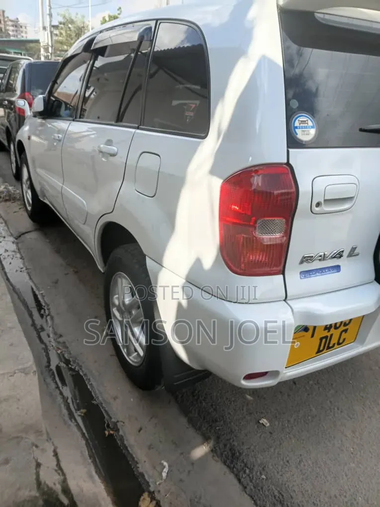 Toyota RAV4 2005 White
