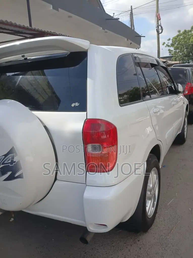 Toyota RAV4 2005 White