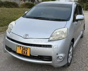Toyota Passo Sette 2009 Silver
