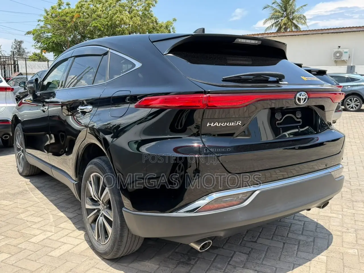 Toyota Harrier 2.0 2020 Black