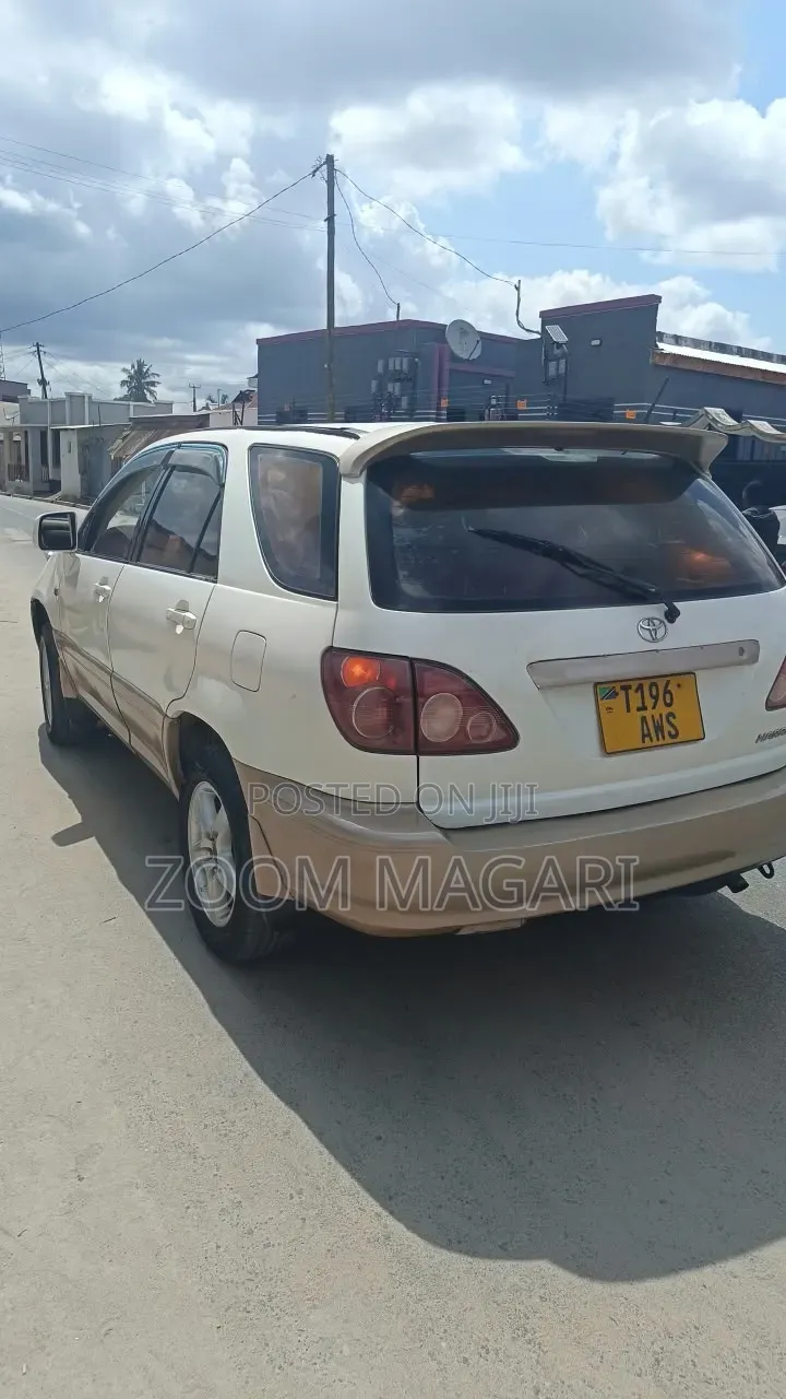 Toyota Harrier 2001 White