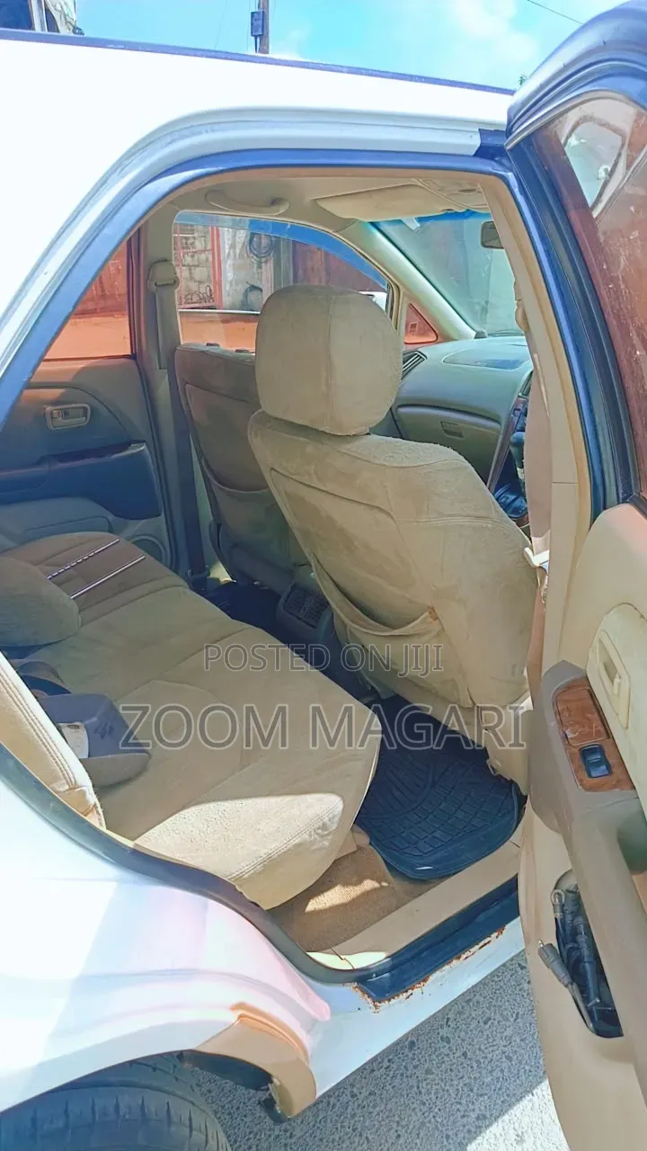 Toyota Harrier 2001 White