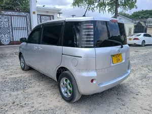Toyota Sienta 1.5 AWD 2005 Silver