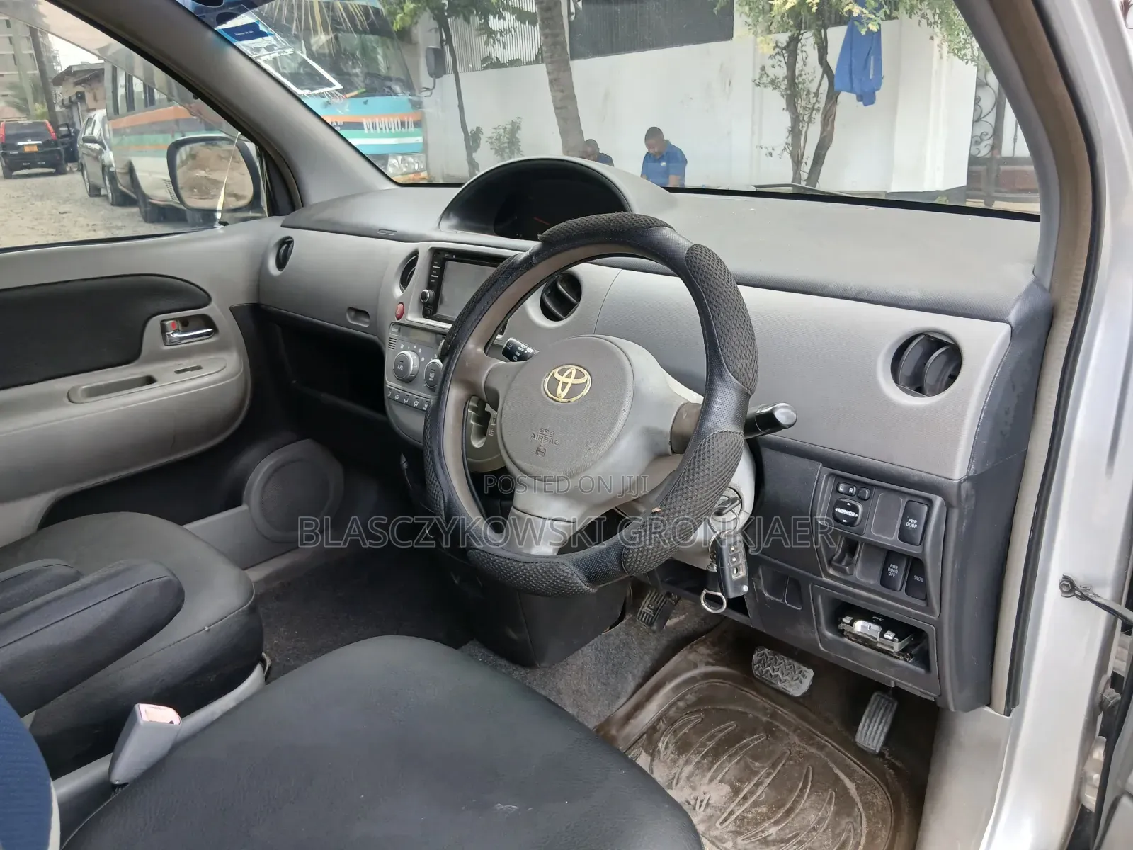 Toyota Sienta 1.5 AWD 2005 Silver
