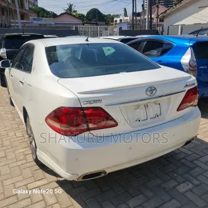 Toyota Crown 2009 White