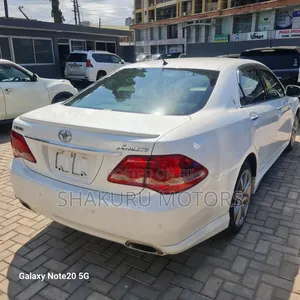 Toyota Crown 2009 White