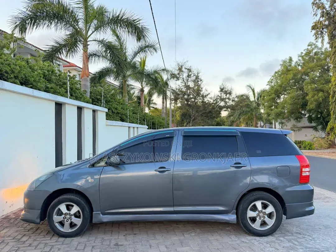 Toyota Wish 2005 Gray