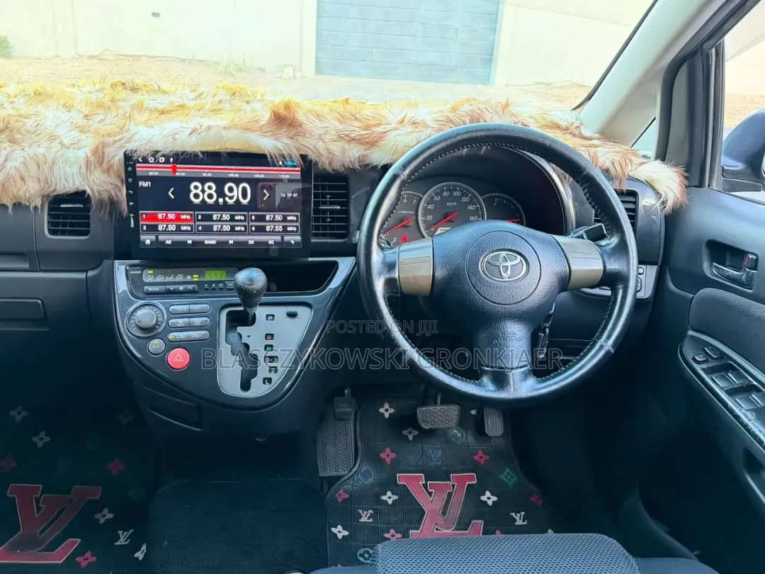 Toyota Wish 2005 Gray