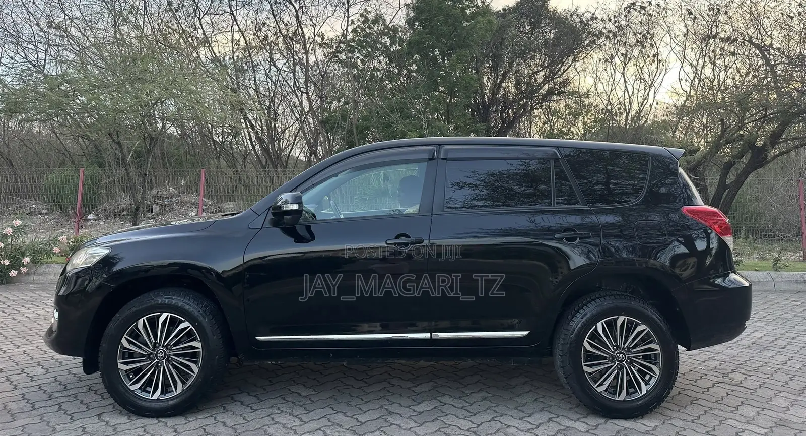 Toyota Vanguard 2011 Black