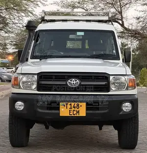 Toyota Land Cruiser 2022 White