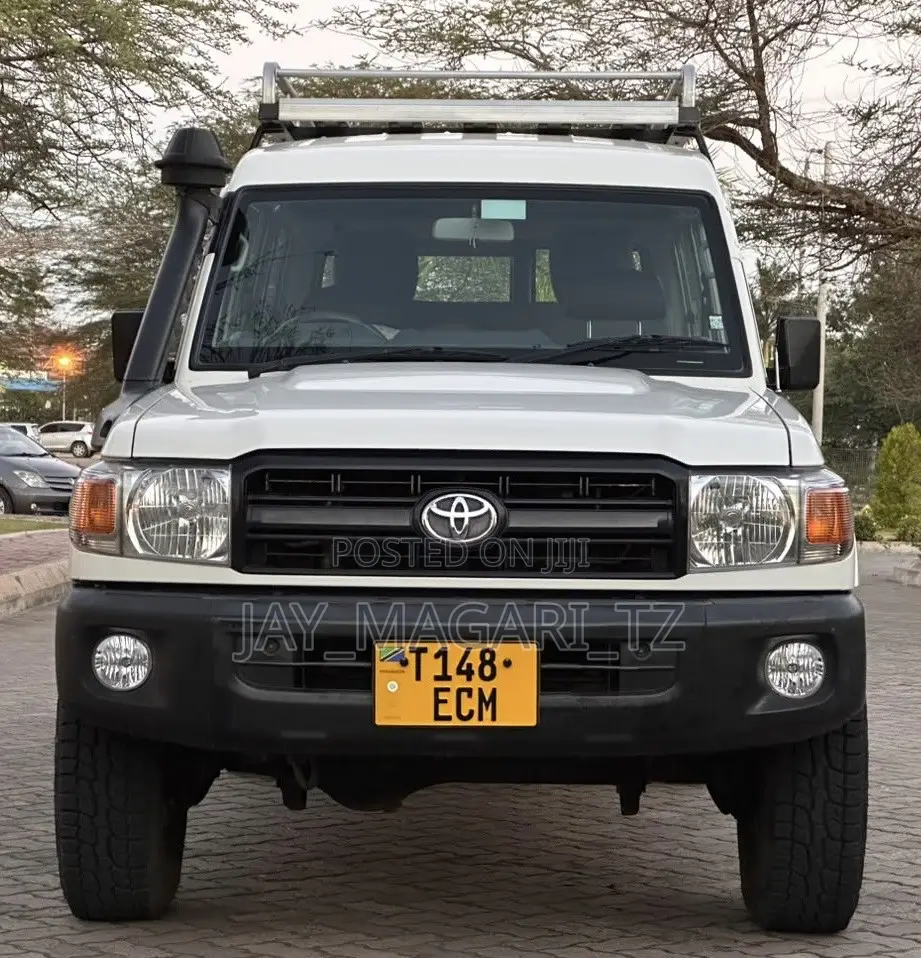 Toyota Land Cruiser 2022 White