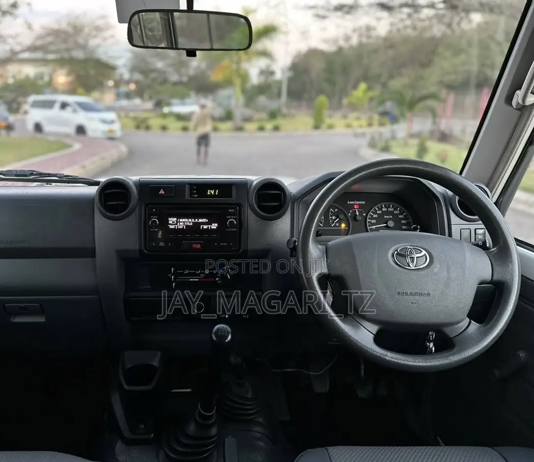 Toyota Land Cruiser 2022 White