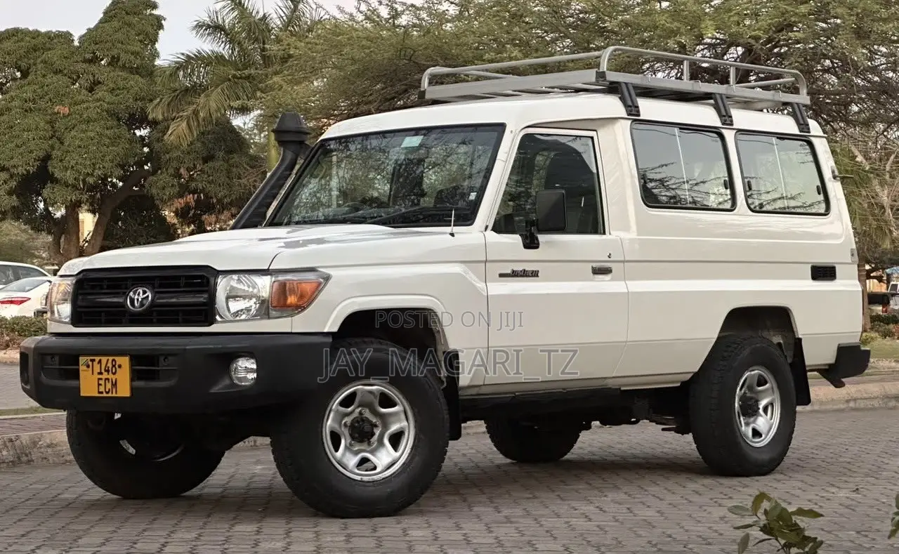 Toyota Land Cruiser 2022 White