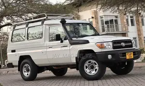 Toyota Land Cruiser 2022 White