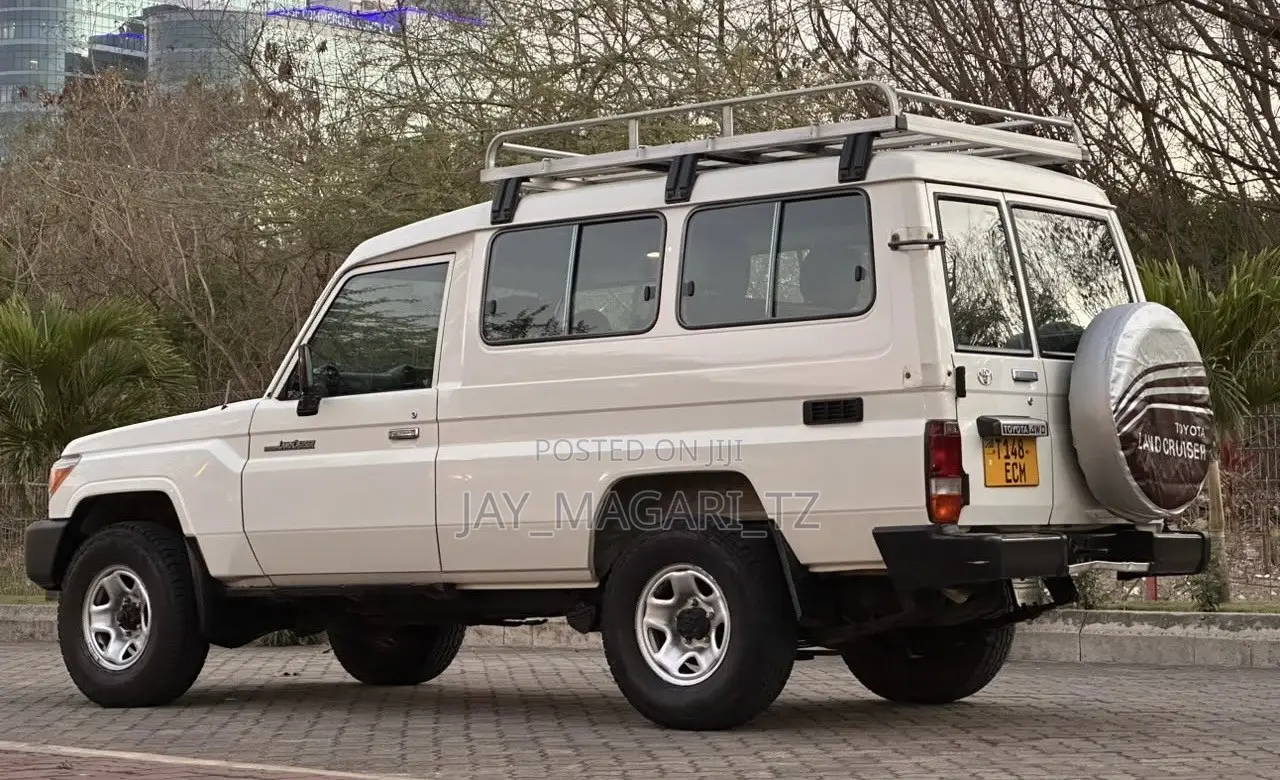 Toyota Land Cruiser 2022 White