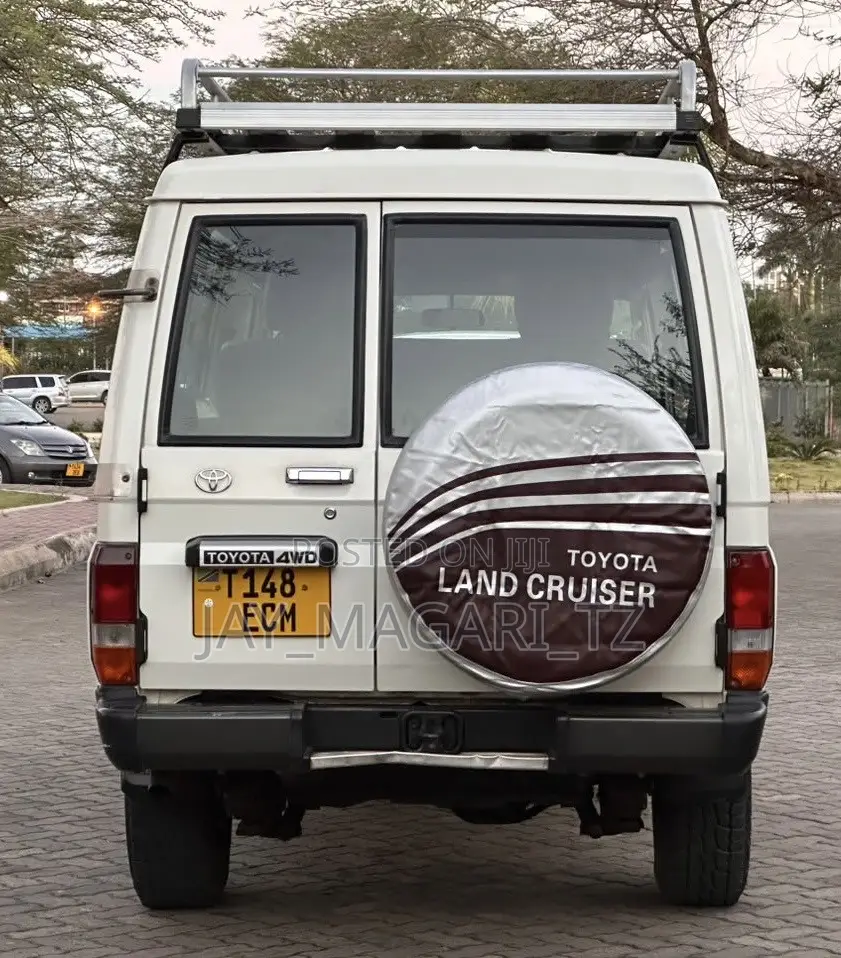 Toyota Land Cruiser 2022 White