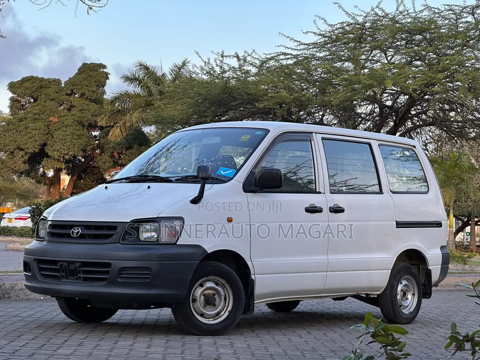 Toyota LiteAce Noah 2001 White