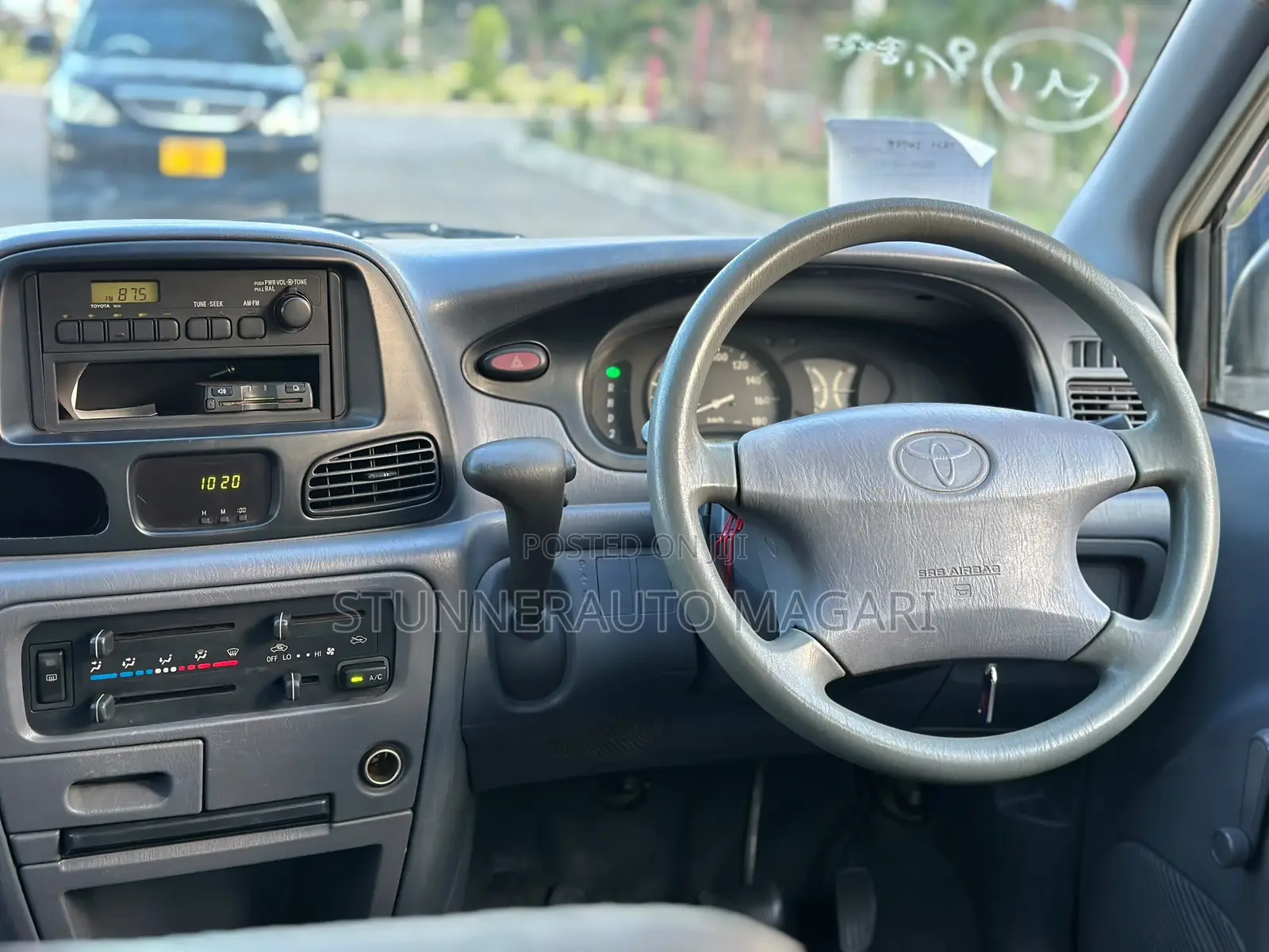 Toyota LiteAce Noah 2001 White