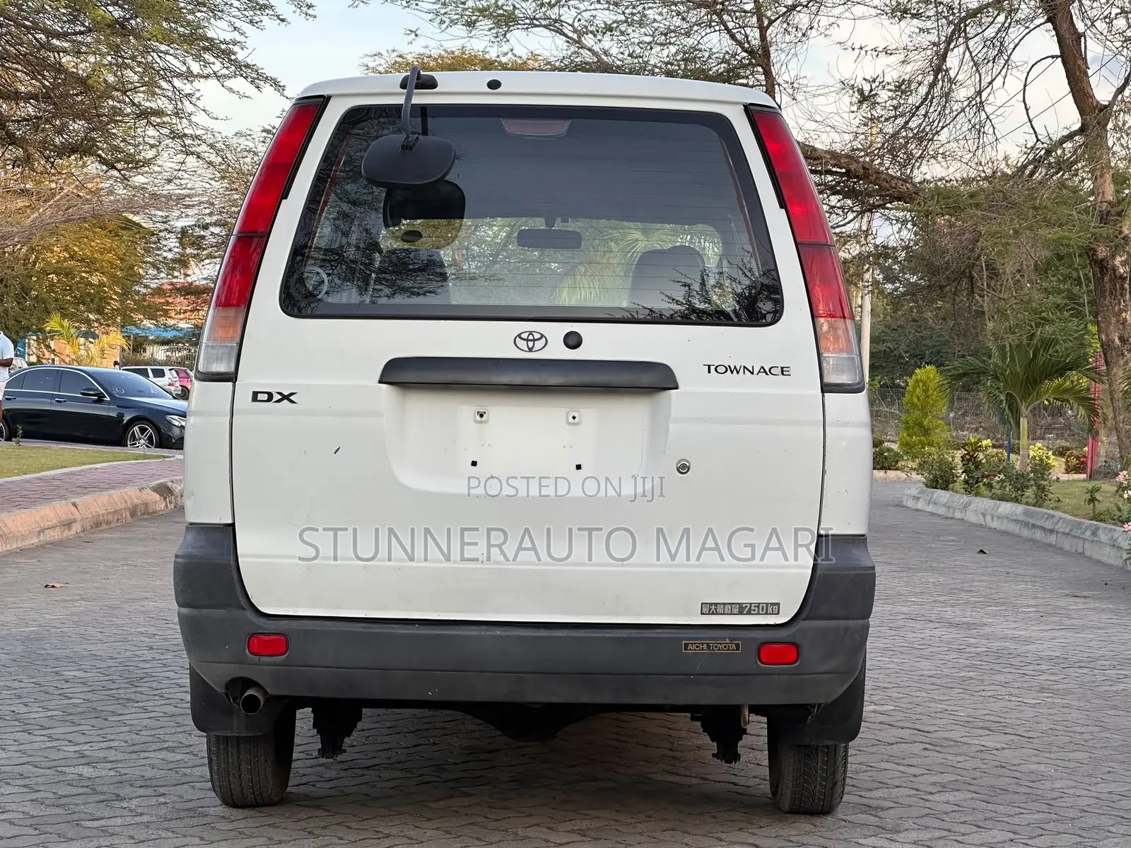 Toyota LiteAce Noah 2001 White