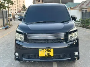 Toyota Noah 2.0 143hp AWD (7 Seater) 2010 Black