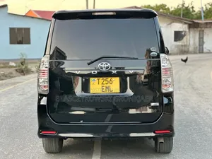 Toyota Noah 2.0 143hp AWD (7 Seater) 2010 Black