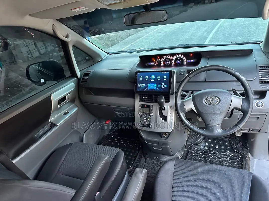 Toyota Noah 2.0 143hp AWD (7 Seater) 2010 Black