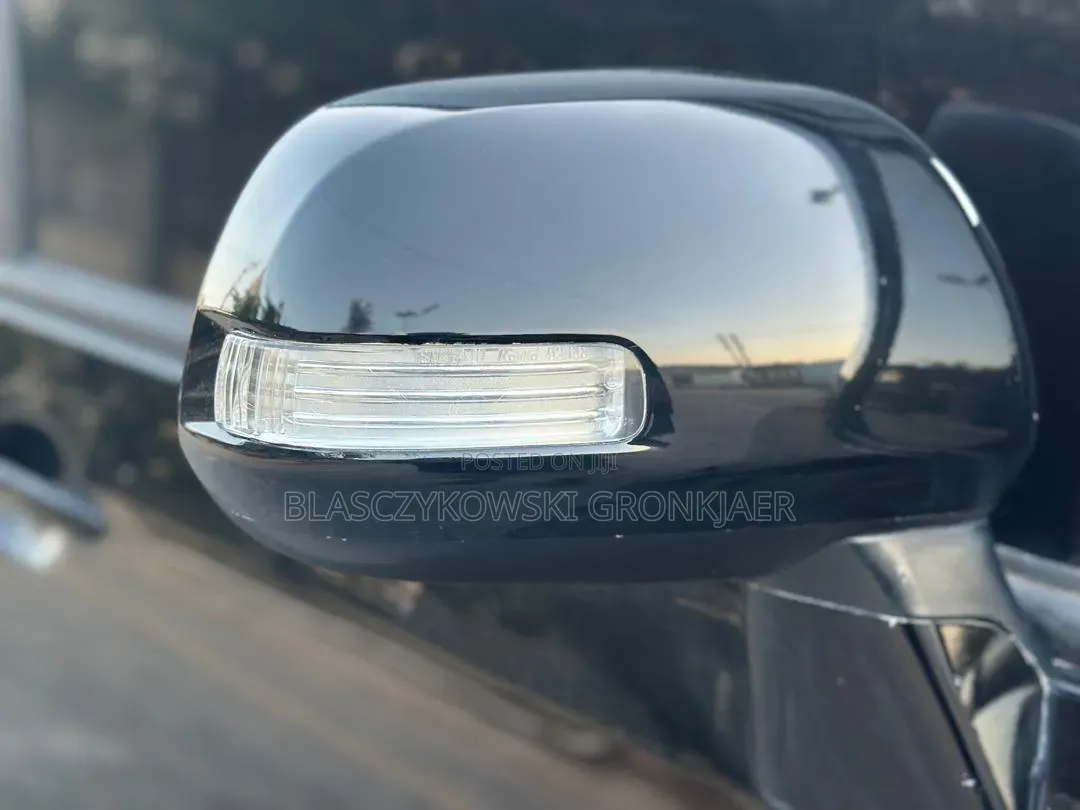 Toyota Noah 2.0 143hp AWD (7 Seater) 2010 Black