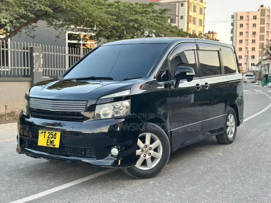 Toyota Noah 2.0 143hp AWD (7 Seater) 2010 Black