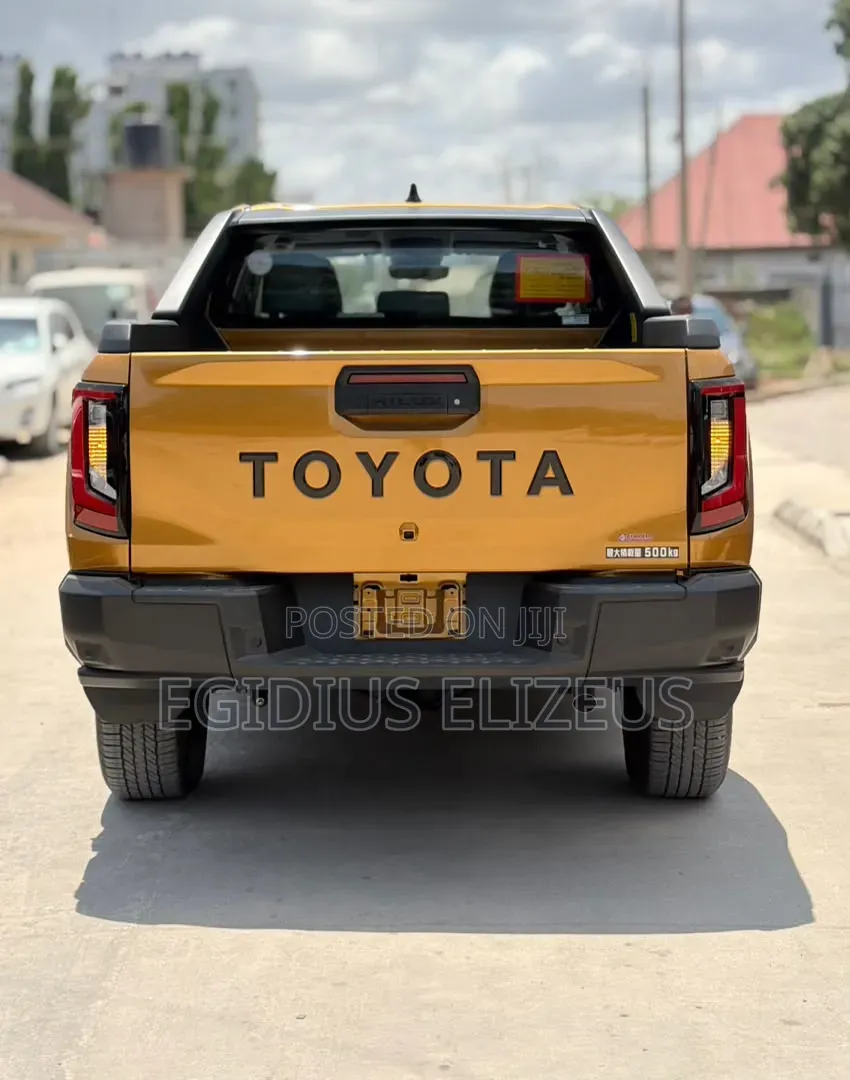 New Toyota Hilux 2026 Orange