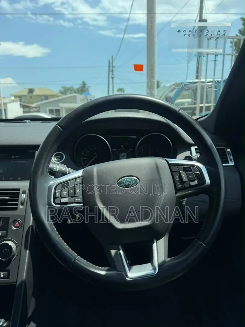Land Rover Discovery 2019 White